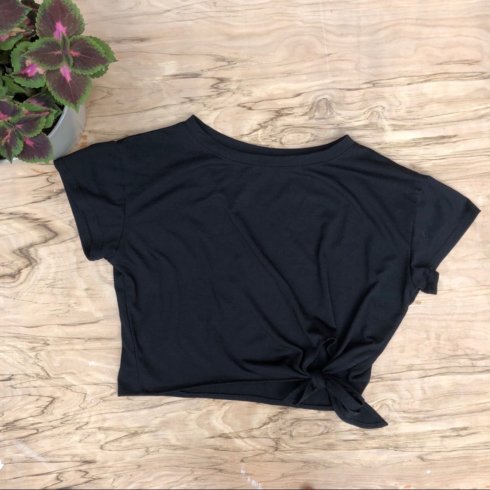 Black T-shirt crop top